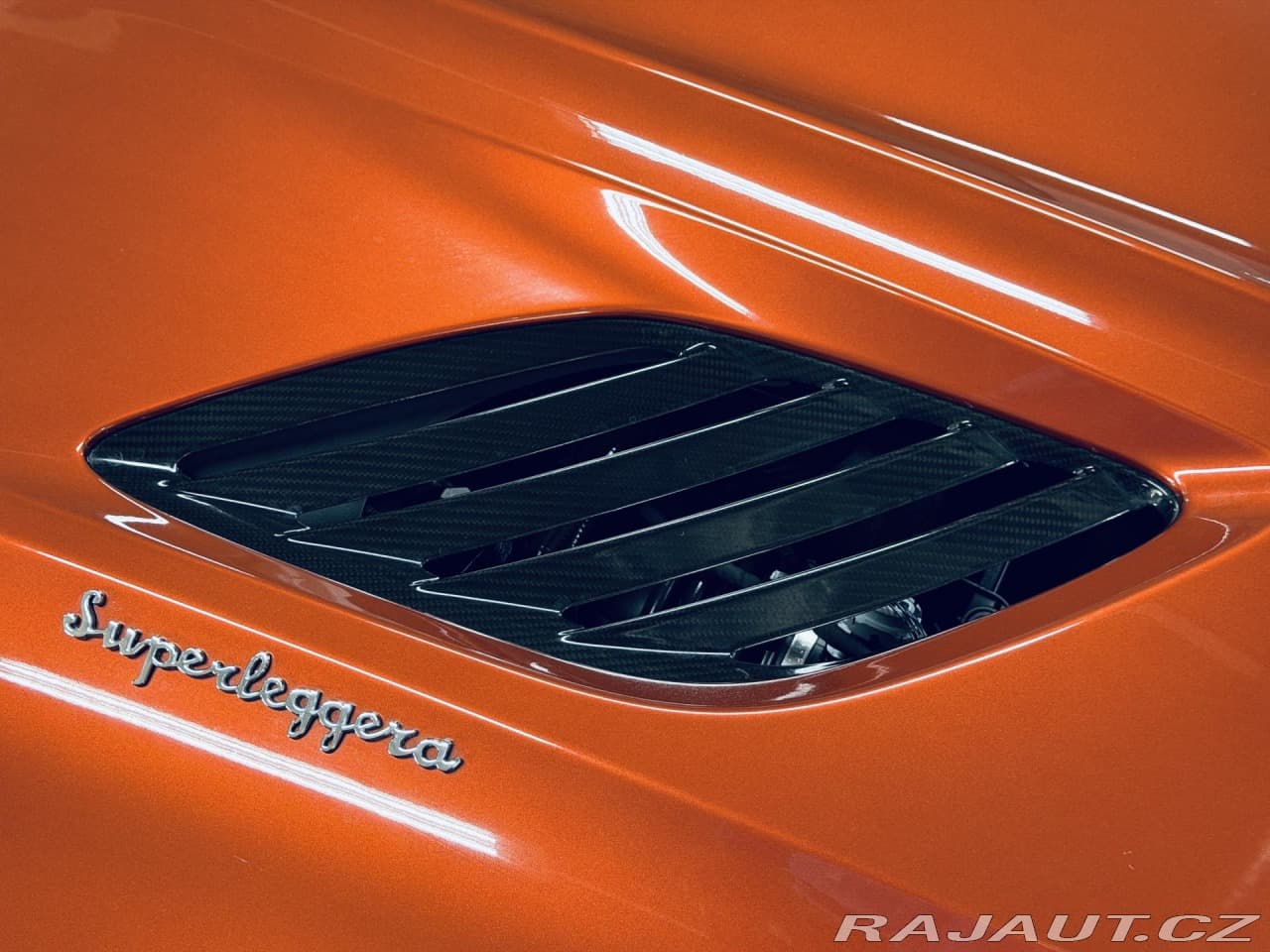 2019 Aston Martin DBS - 6