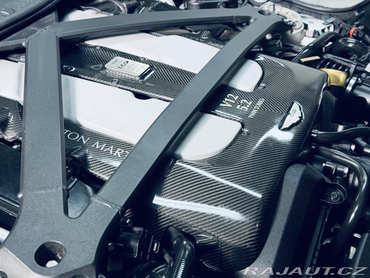 2019 Aston Martin DBS - 7