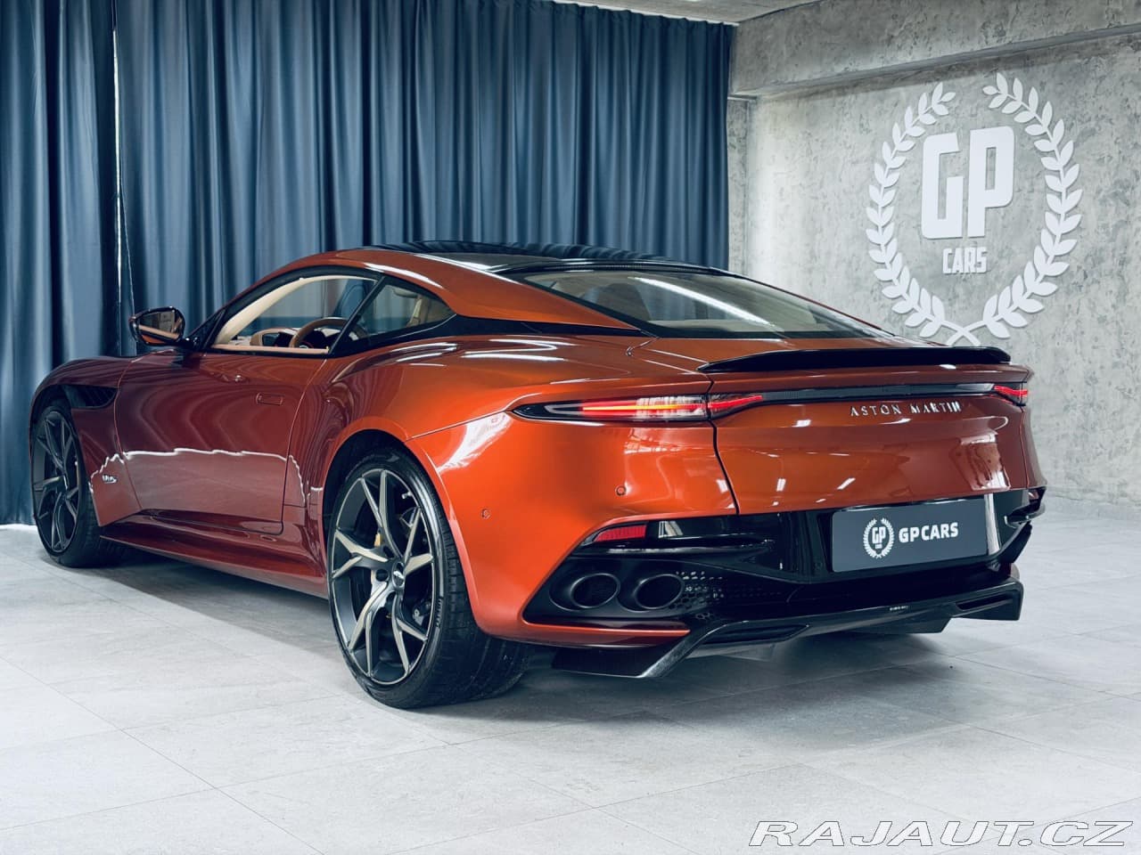 2019 Aston Martin DBS - 9