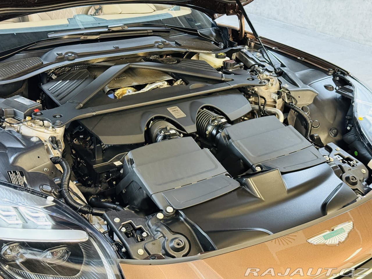 2023 Aston Martin DB12 - 11