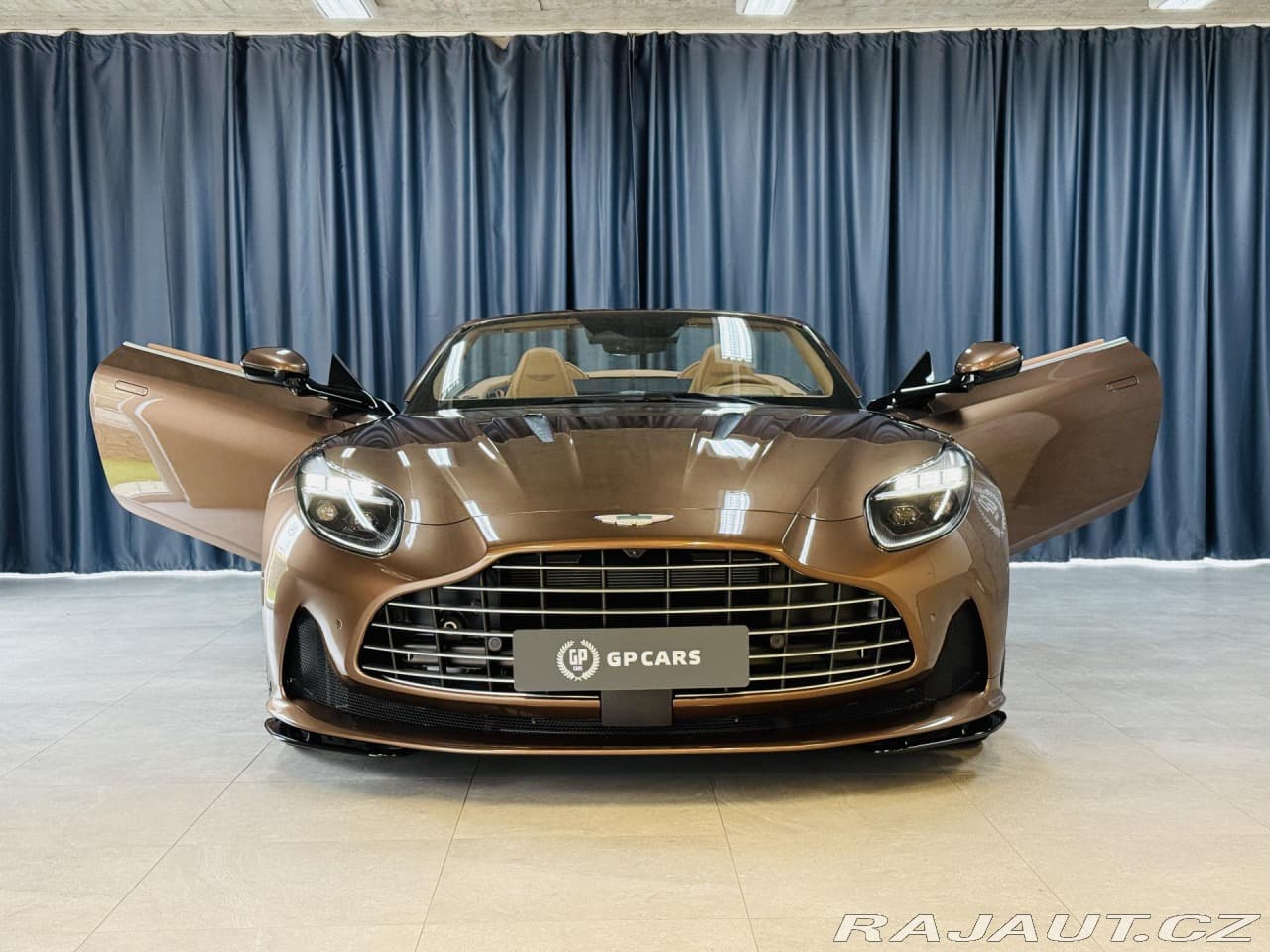 2023 Aston Martin DB12 - 3