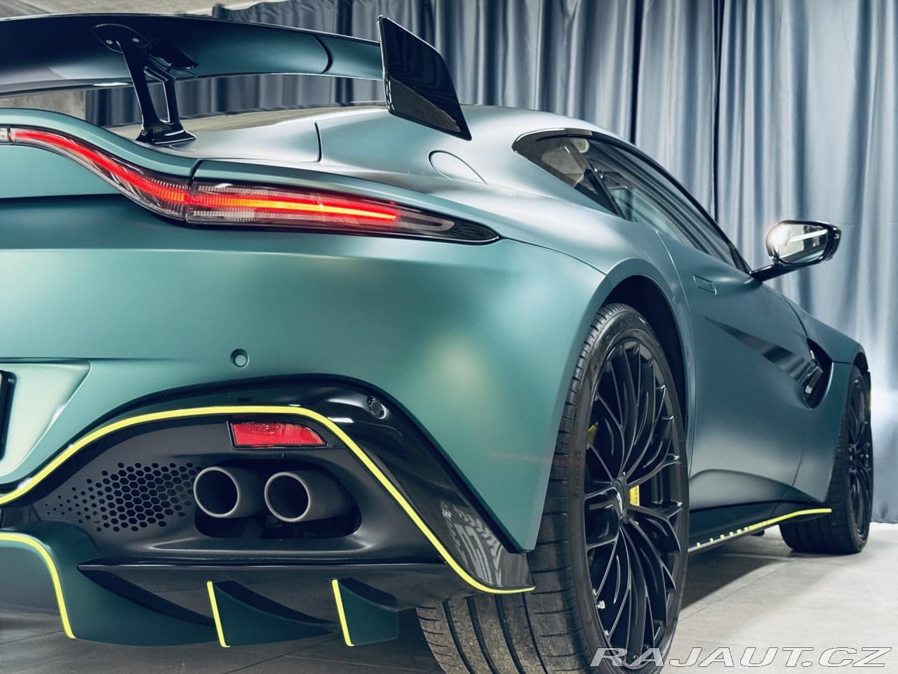2022 Aston Martin V8 VANTAGE - 10