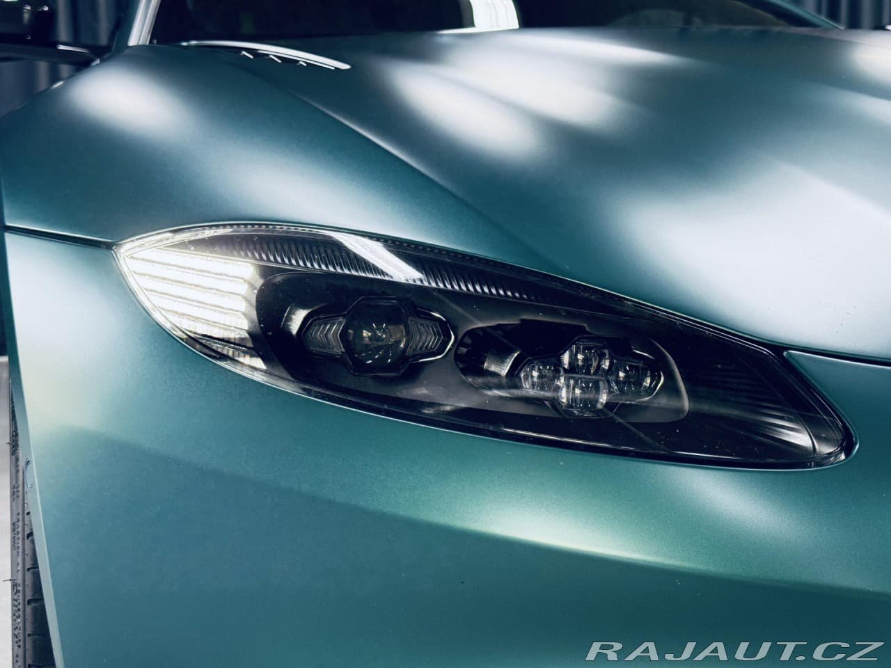 2022 Aston Martin V8 VANTAGE - 4