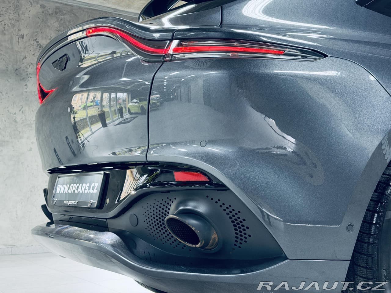 2021 Aston Martin DBX - 11