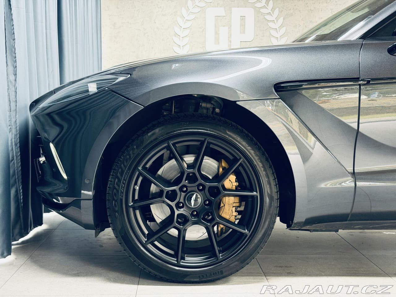 2021 Aston Martin DBX - 12
