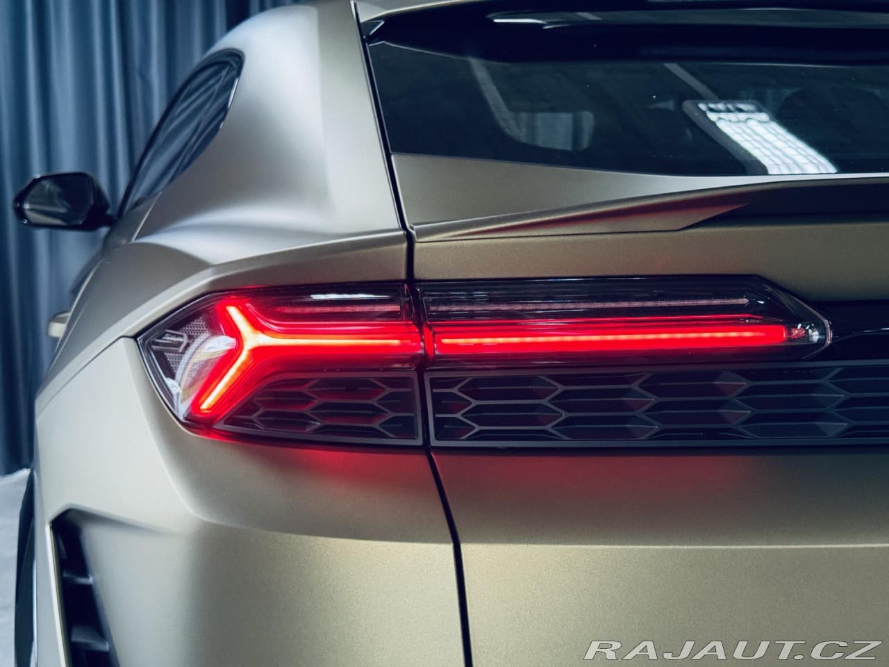 2025 Lamborghini URUS - 12