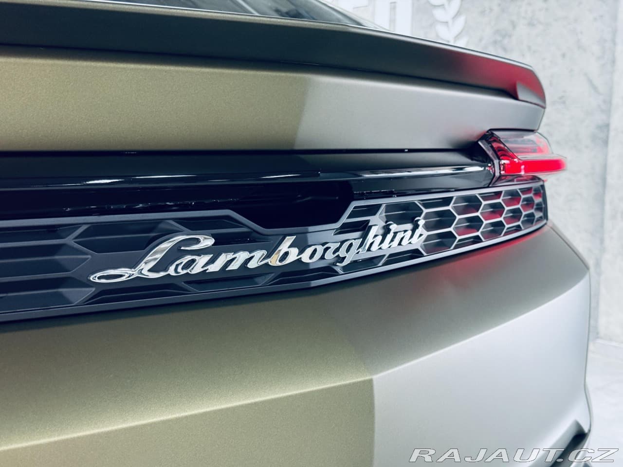 2025 Lamborghini URUS - 13