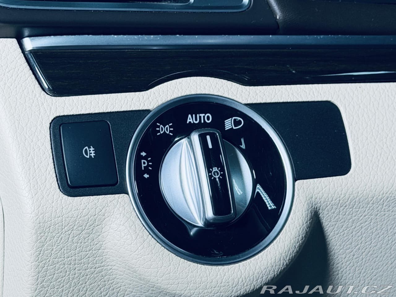 2017 Mercedes-Benz E-CLASS - 18