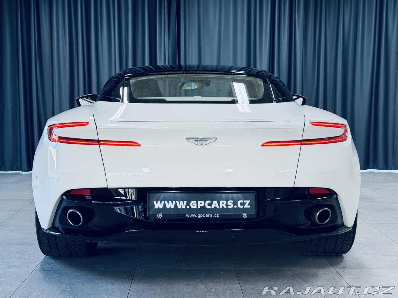 2017 Aston Martin DB11 - 11