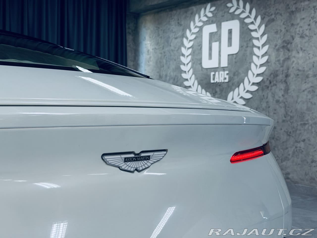 2017 Aston Martin DB11 - 14