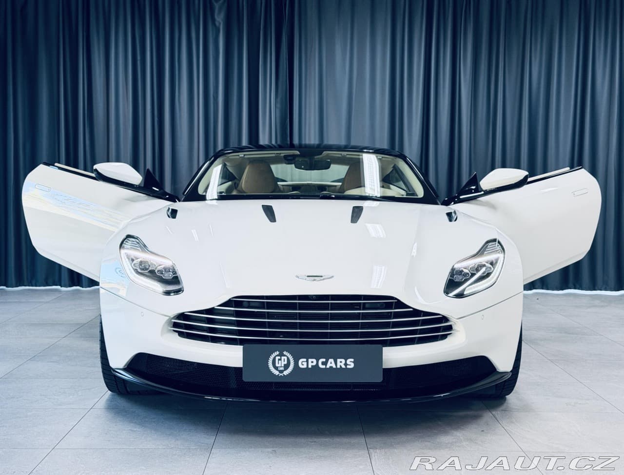 2017 Aston Martin DB11 - 3
