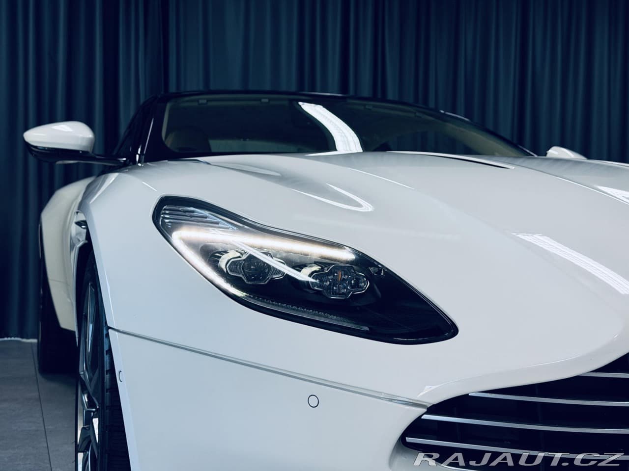 2017 Aston Martin DB11 - 5