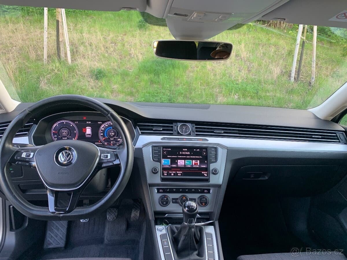 2015 Volkswagen PASSAT - 12