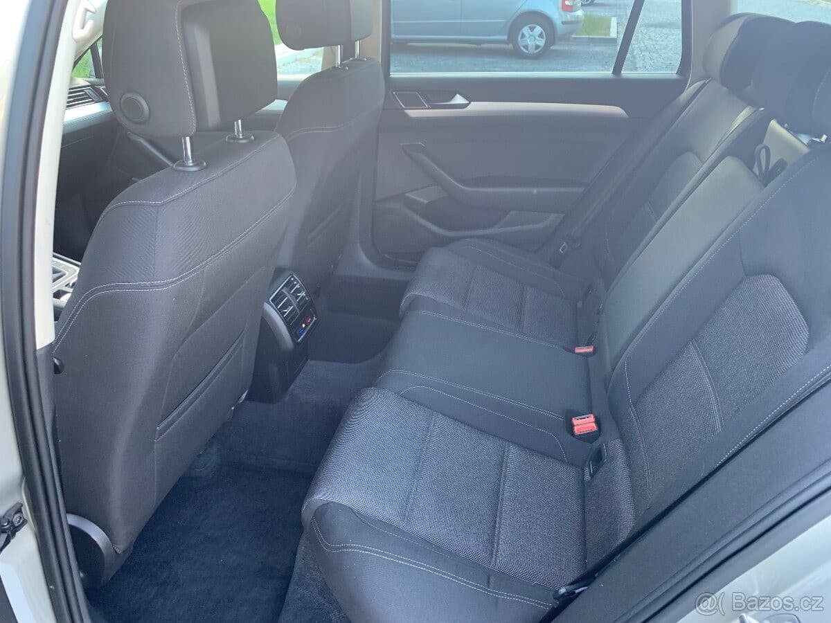2015 Volkswagen PASSAT - 15