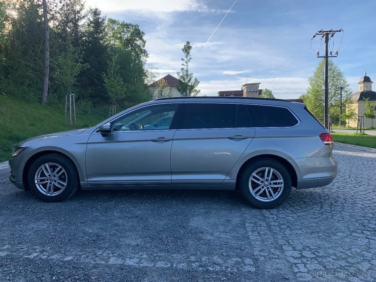 2015 Volkswagen PASSAT - 9