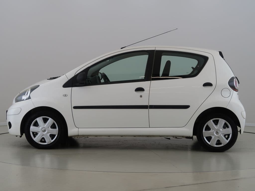2012 Toyota AYGO - 8