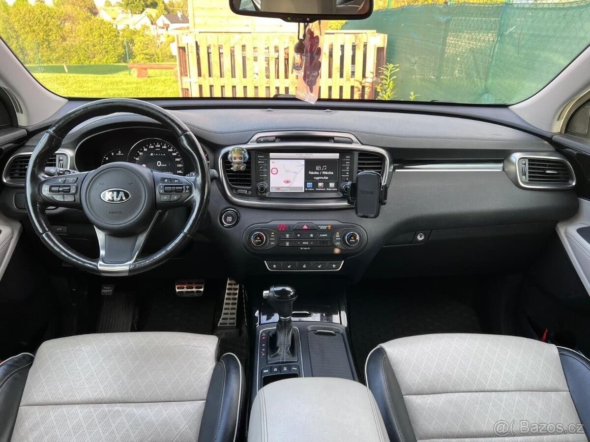 2017 Kia SORENTO - 10