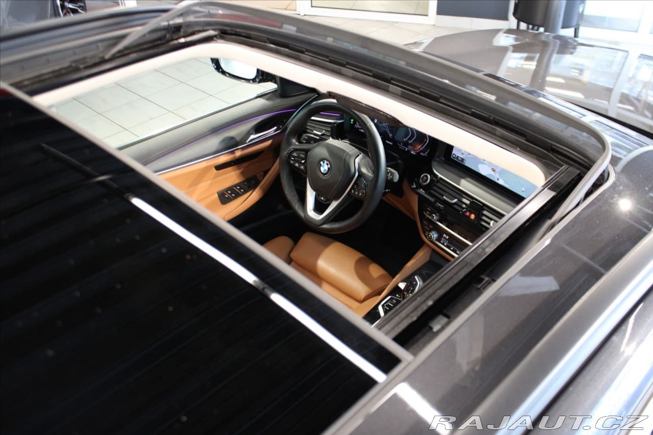 2022 BMW 5-SERIES - 8