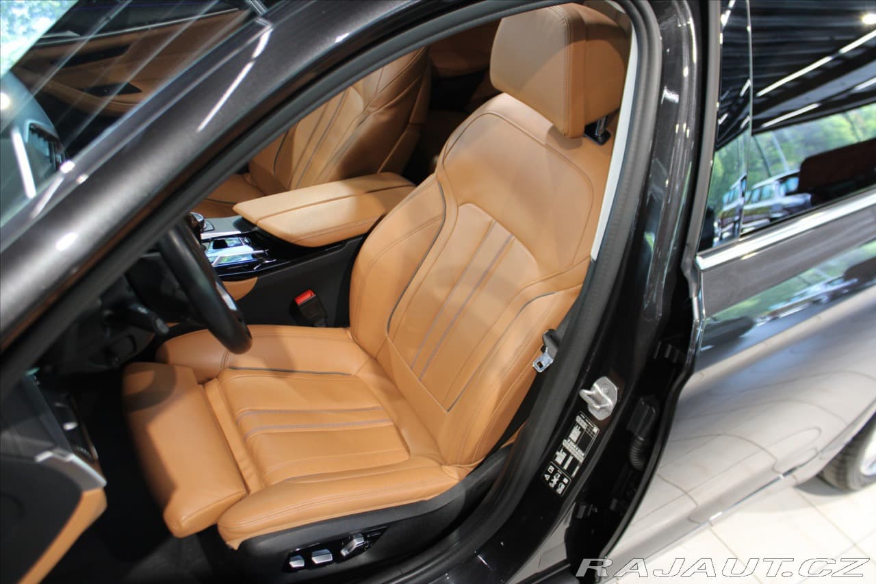 2022 BMW 5-SERIES - 9