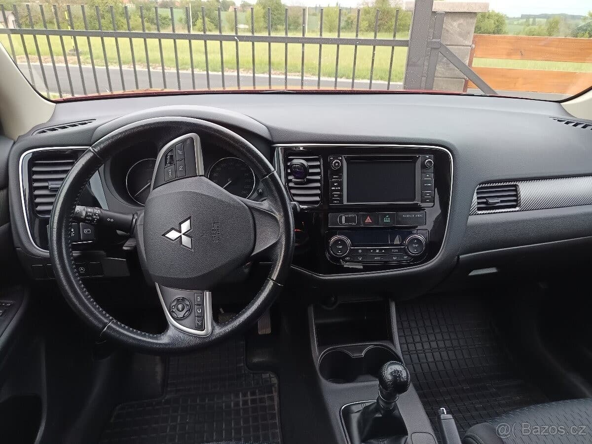 2014 Mitsubishi OUTLANDER - 12