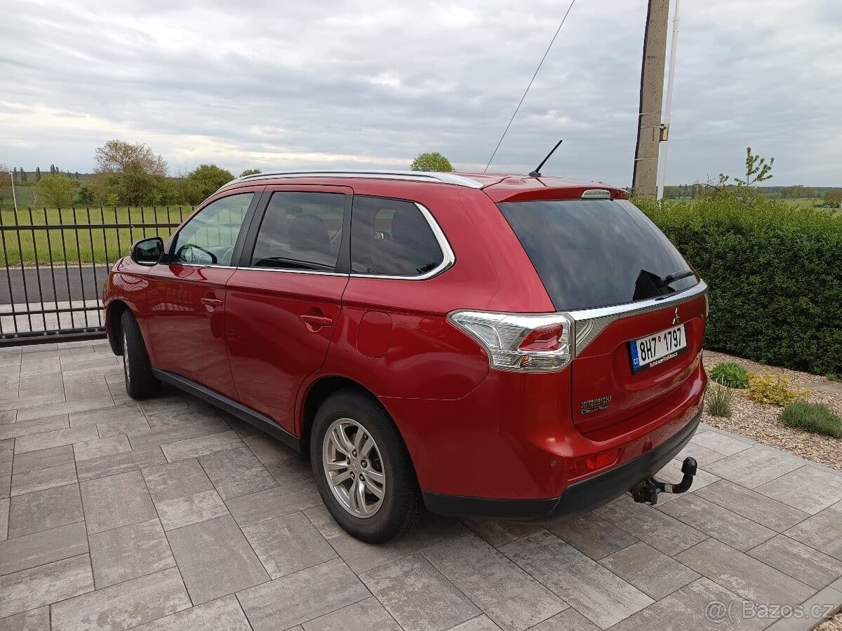 2014 Mitsubishi OUTLANDER - 8