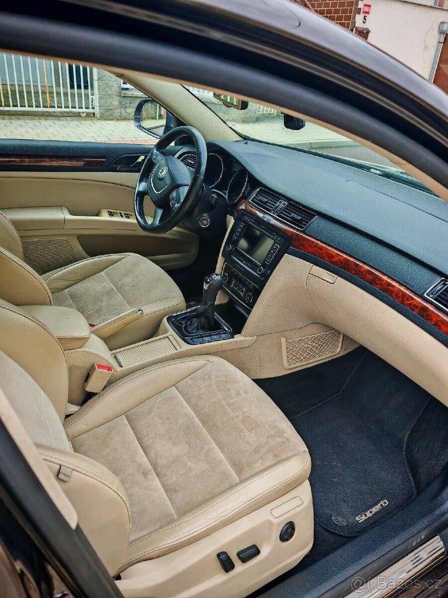 2011 Škoda SUPERB - 8