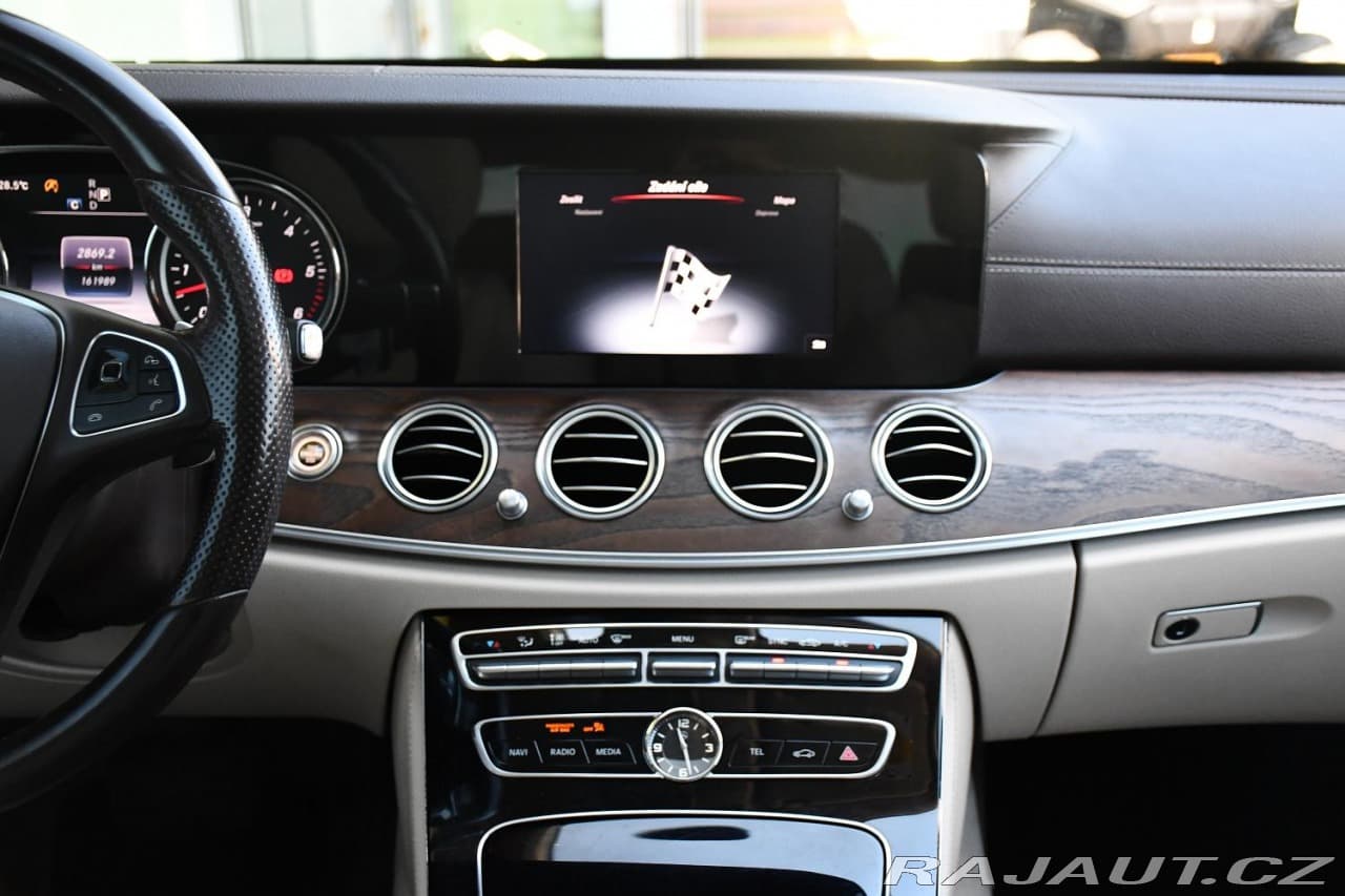 2016 Mercedes-Benz E-CLASS - 7