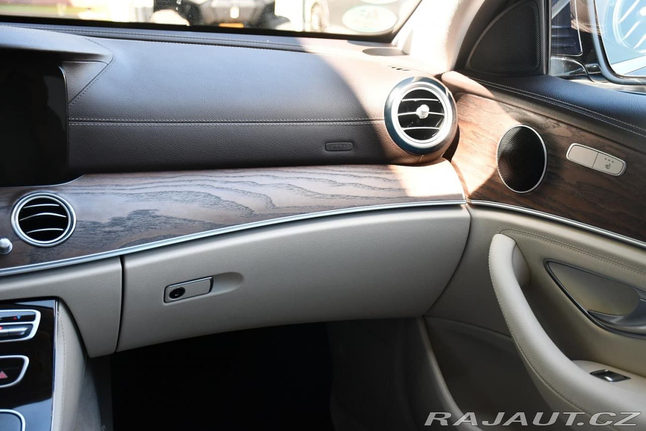 2016 Mercedes-Benz E-CLASS - 8