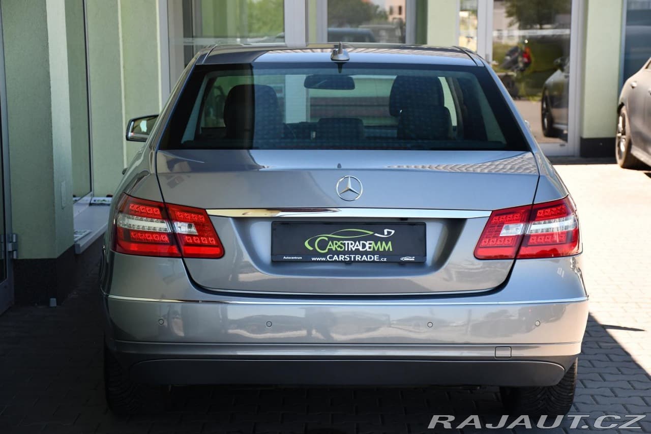 2011 Mercedes-Benz E-CLASS - 11