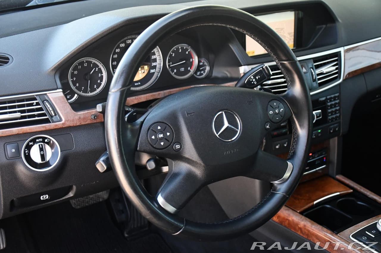2011 Mercedes-Benz E-CLASS - 17