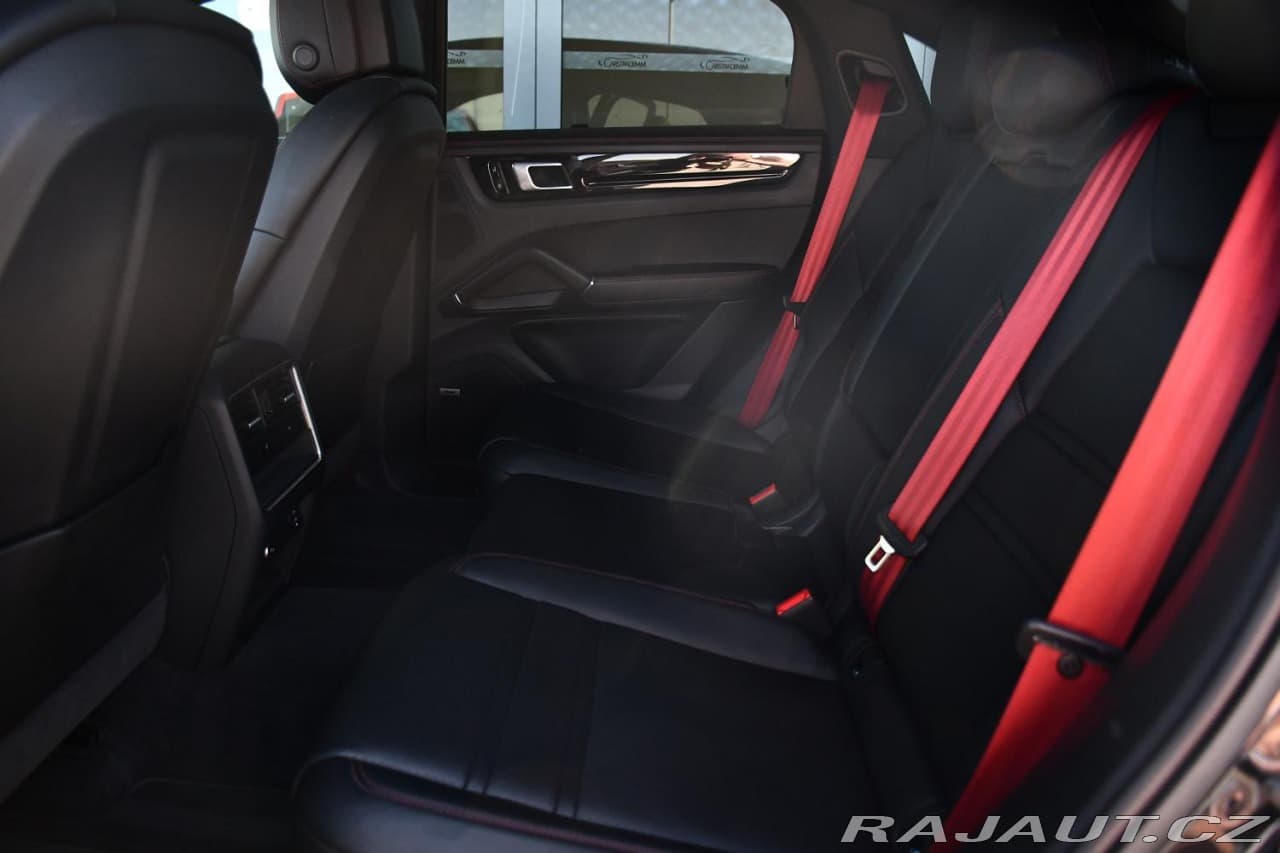 2021 Porsche CAYENNE - 18
