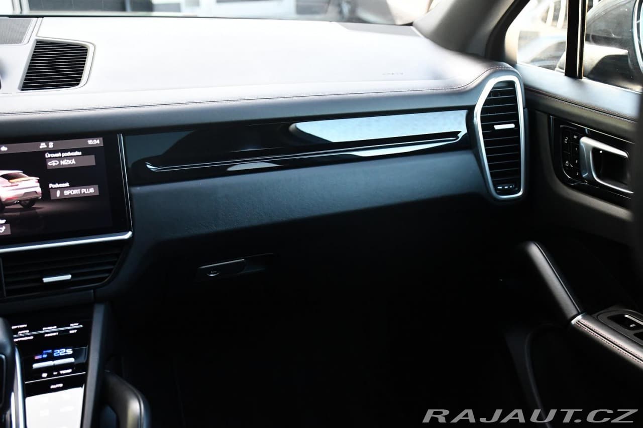 2021 Porsche CAYENNE - 8