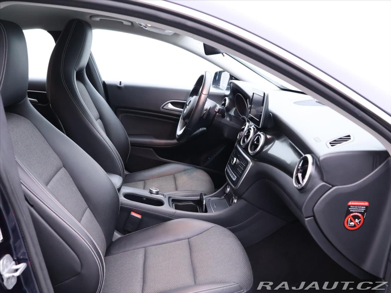 2017 Mercedes-Benz CLA - 11