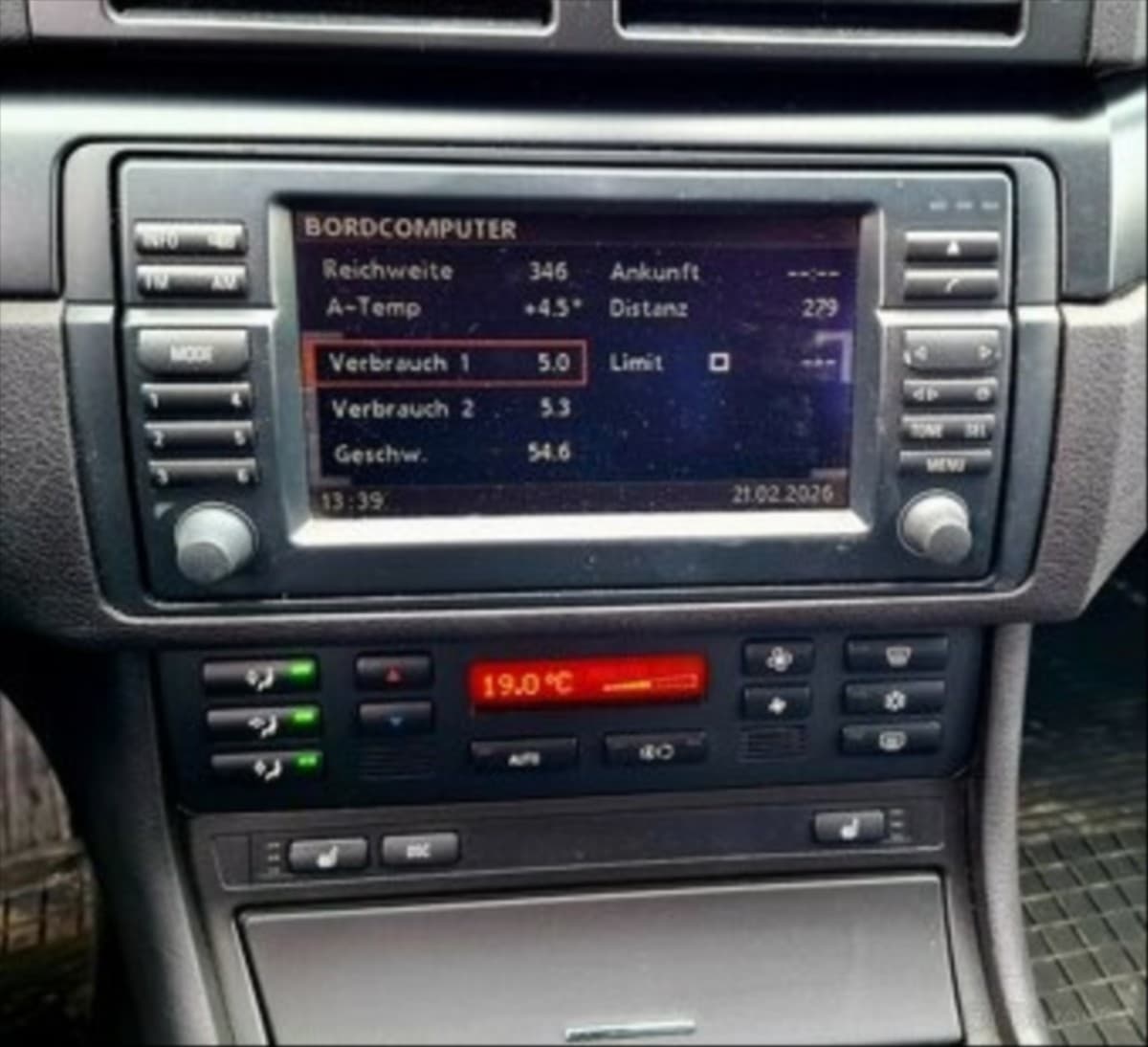 2003 BMW 3-SERIES - 2