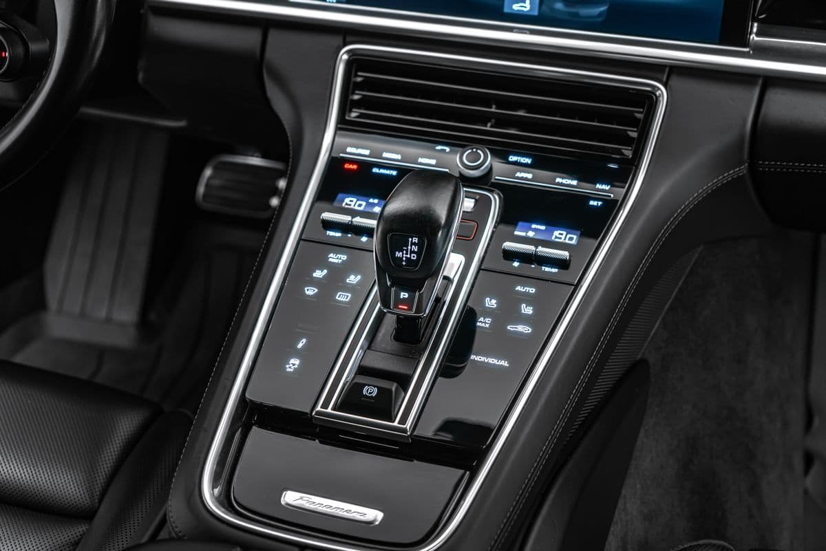 2018 Porsche PANAMERA - 17