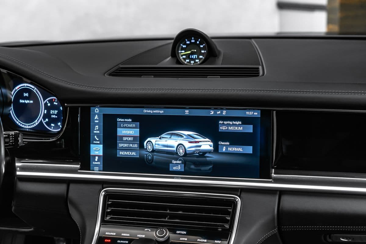 2018 Porsche PANAMERA - 18