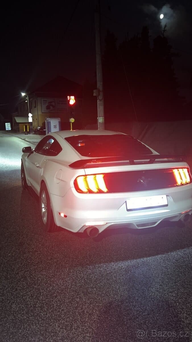2017 Ford MUSTANG - 4