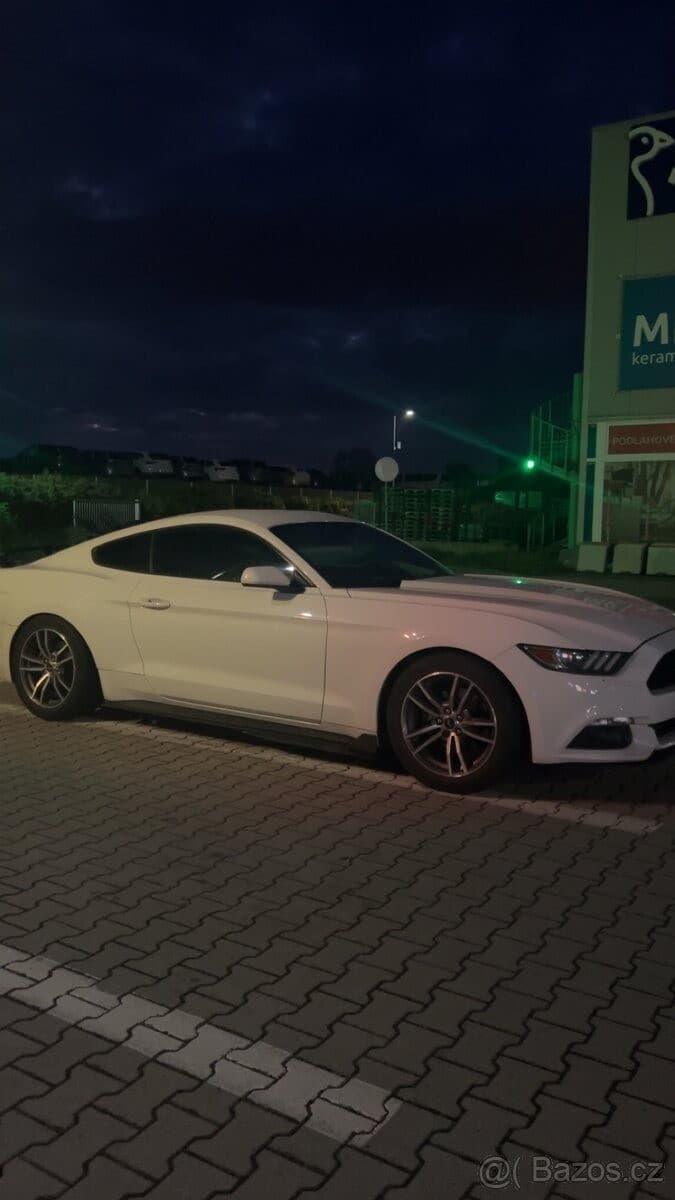 2017 Ford MUSTANG - 5