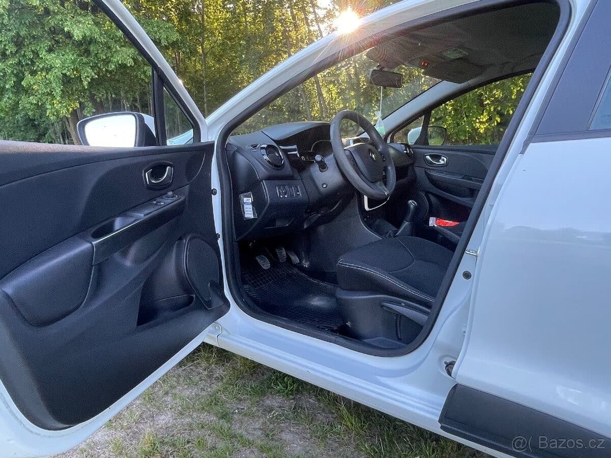 2015 Renault CLIO - 14