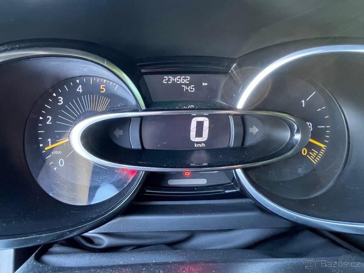 2015 Renault CLIO - 16