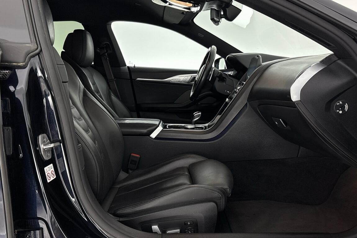 2022 BMW 8-SERIES - 23