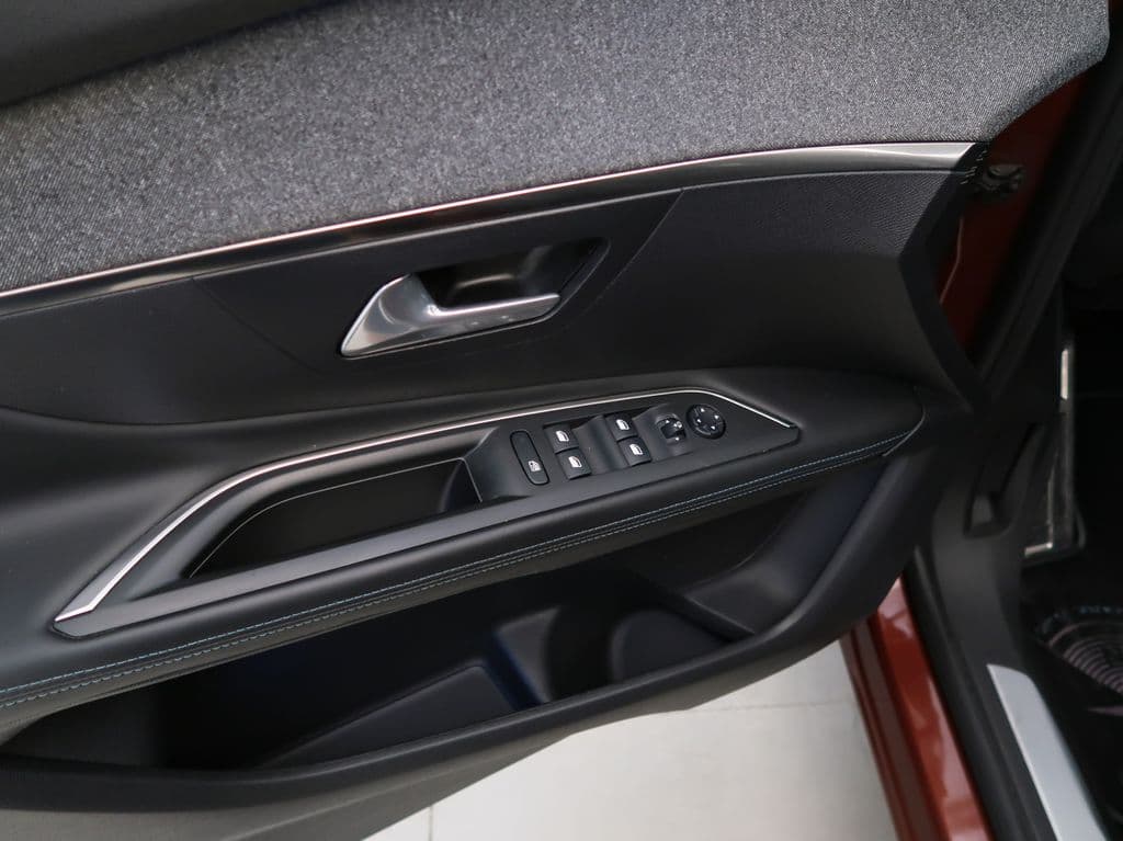 2017 Peugeot 3008 - 25