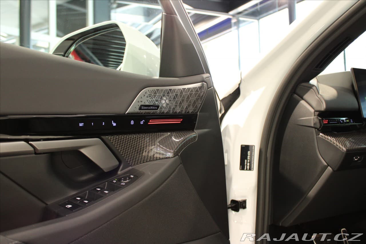 2024 BMW 5-SERIES - 10