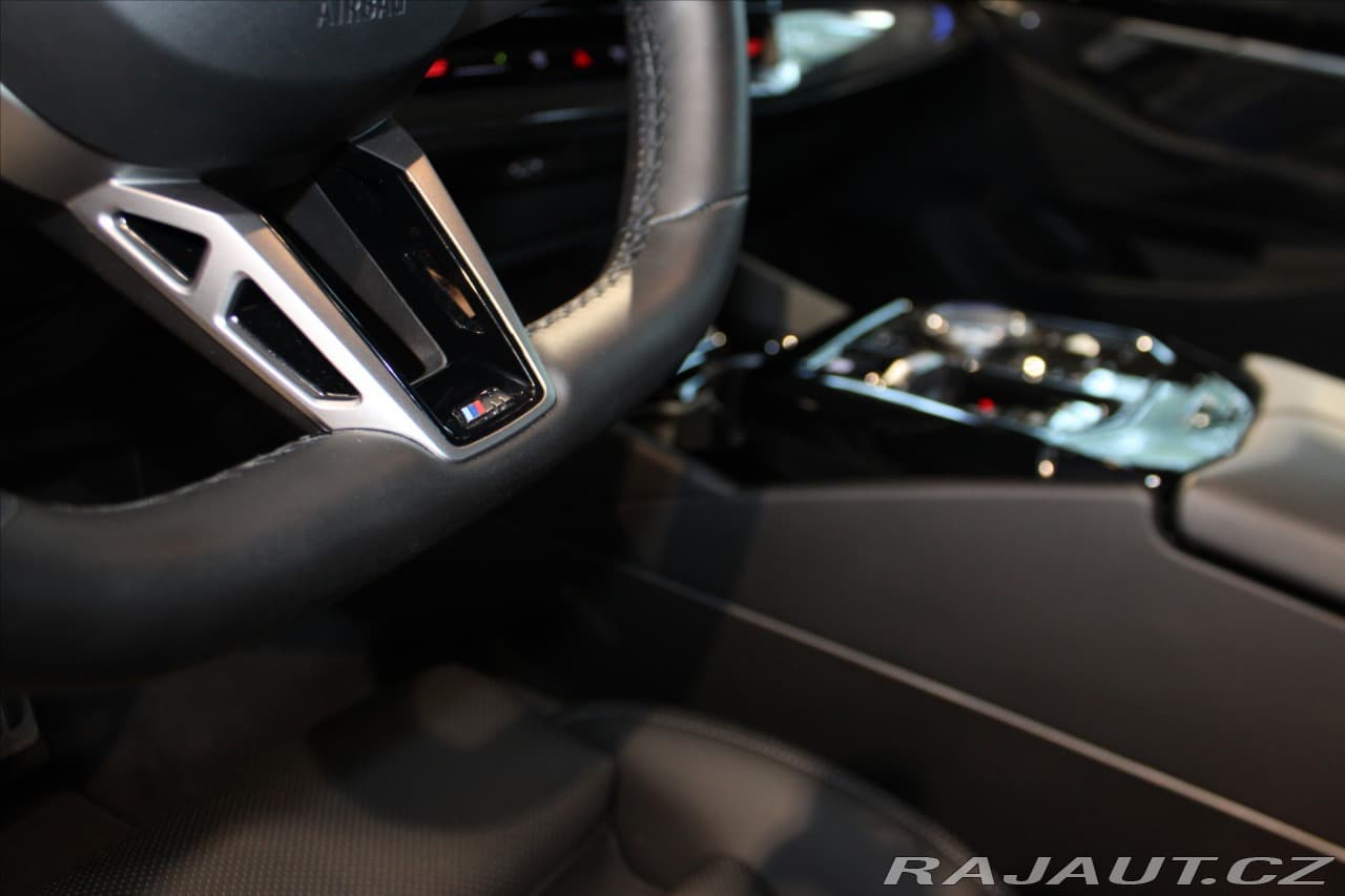 2024 BMW 5-SERIES - 12