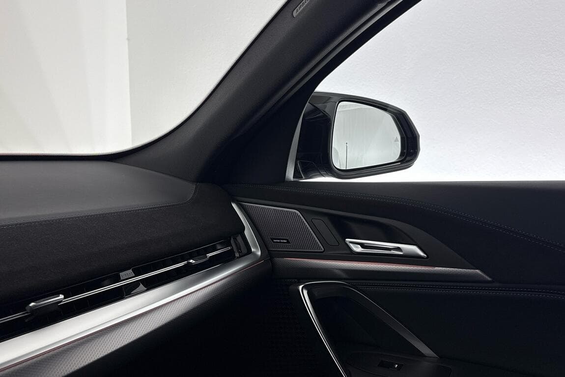 2025 BMW X2 - 35