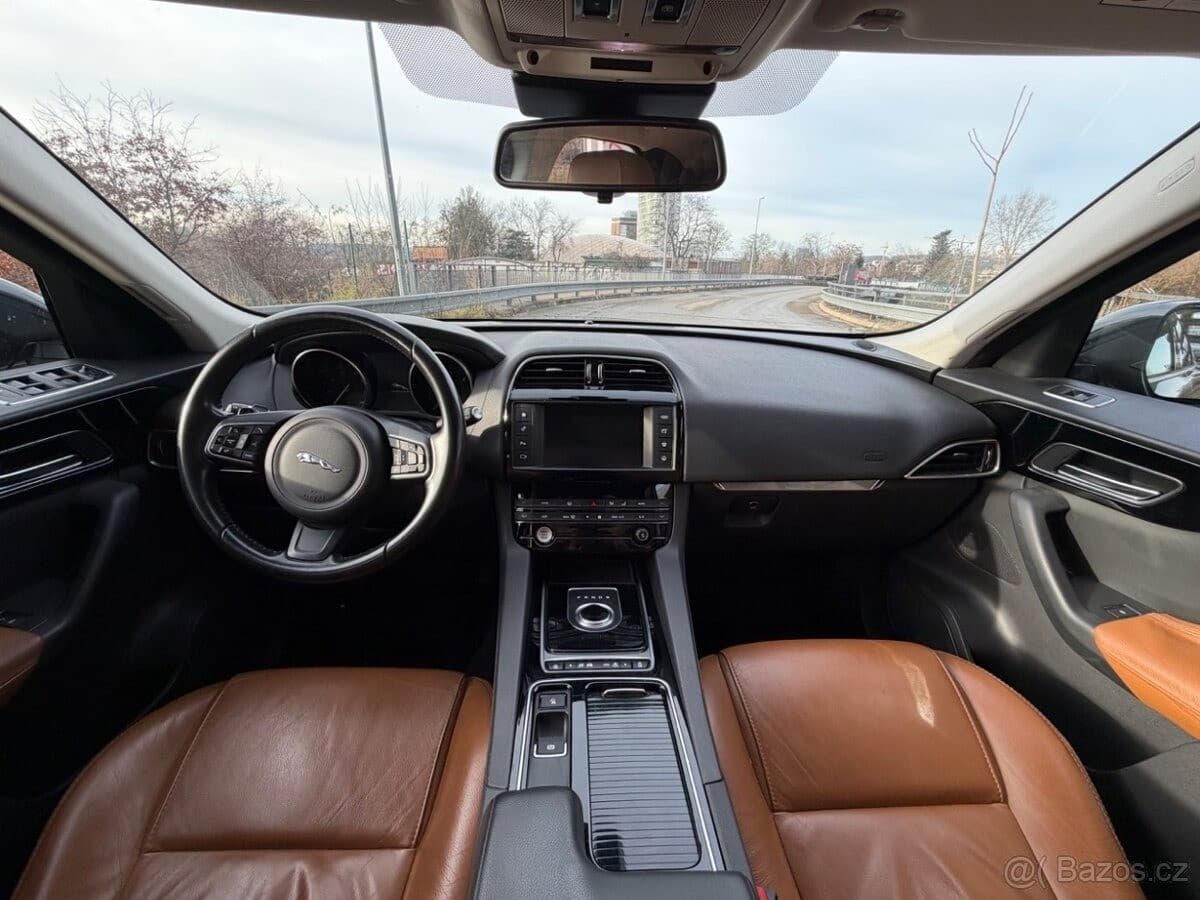 2017 Jaguar F-PACE - 19
