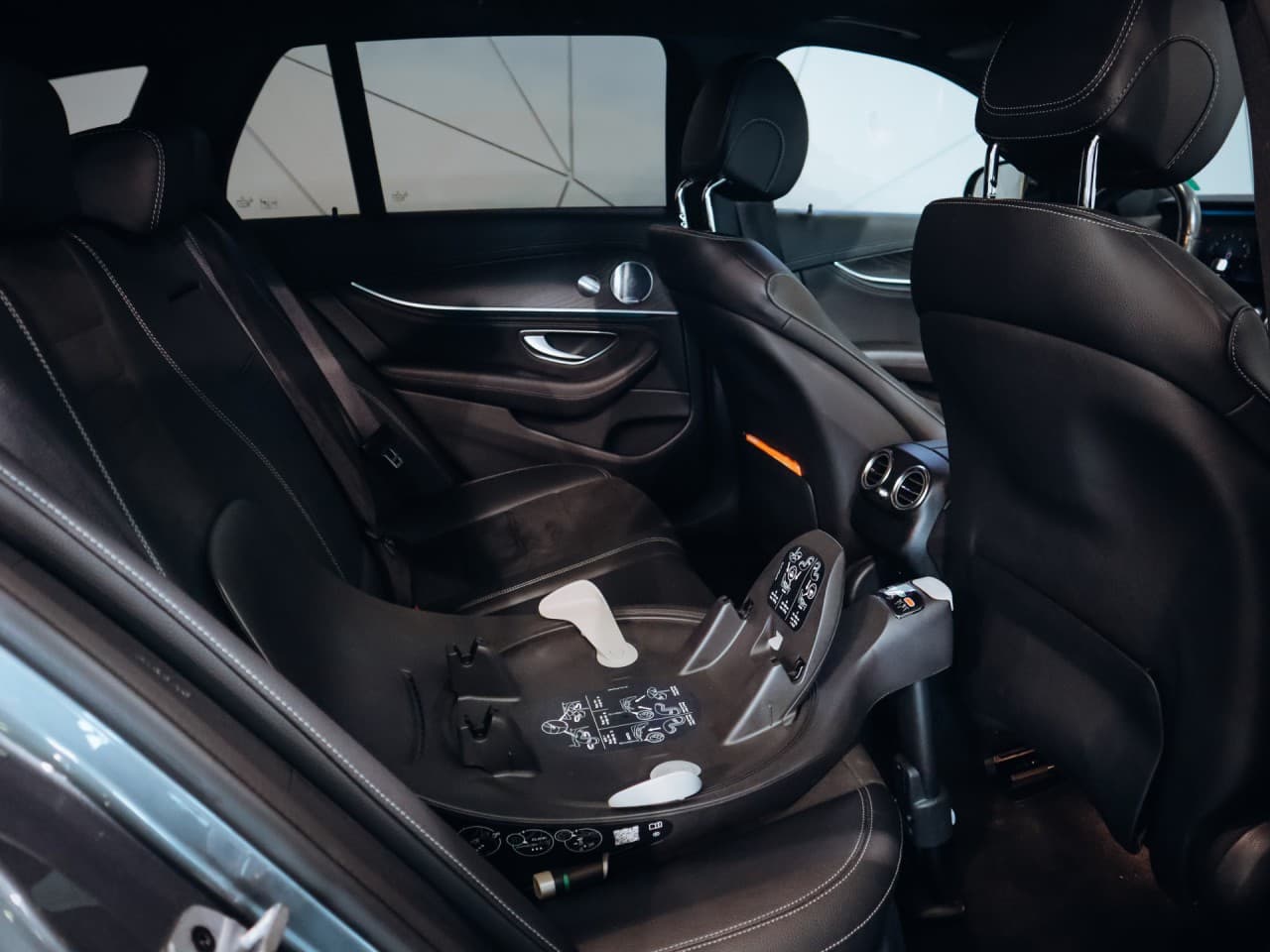 2019 Mercedes-Benz E-CLASS - 33