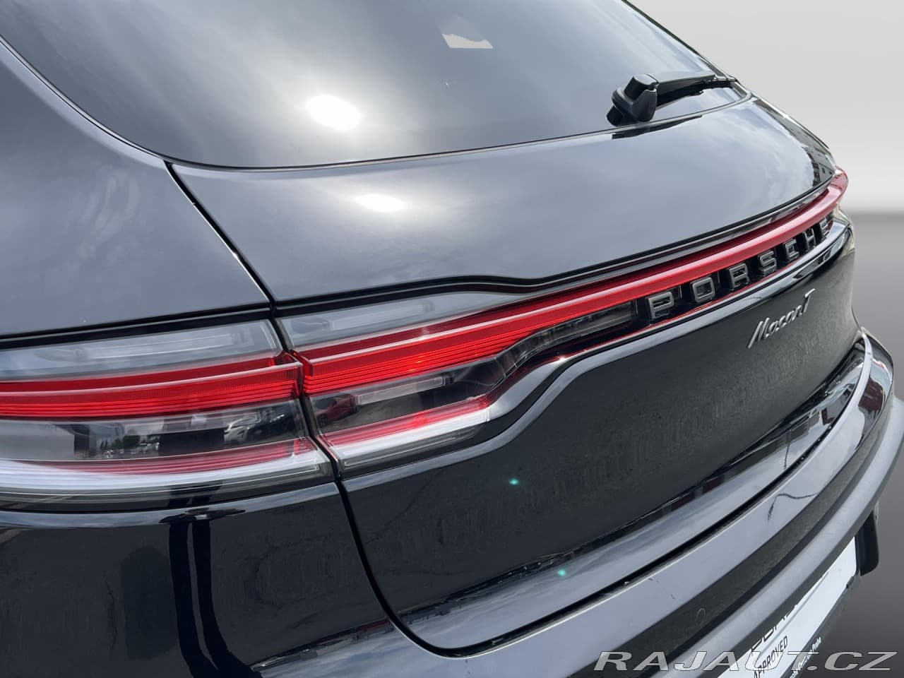 2022 Porsche MACAN - 10