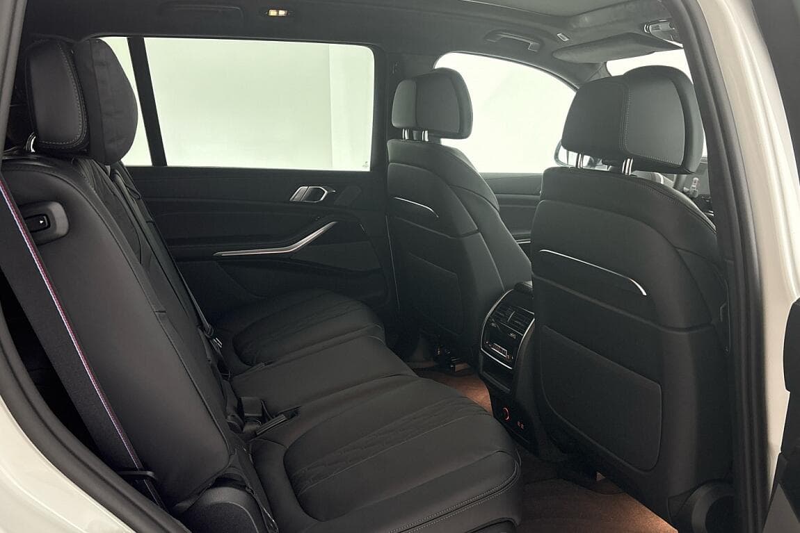2025 BMW X7 - 19