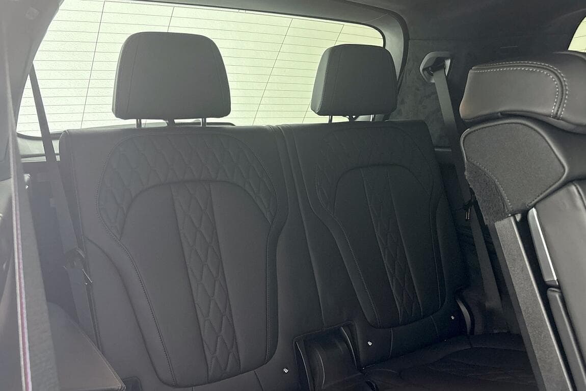 2025 BMW X7 - 23